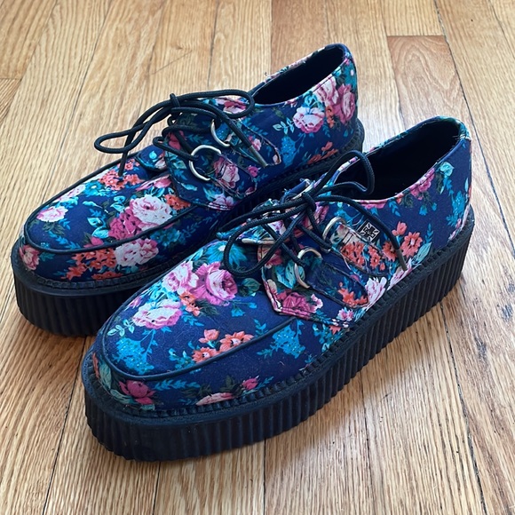 T.U.K. Floral Fun Creepers, M6/W8 - Picture 1 of 4